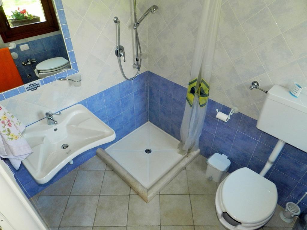 Bed and Breakfast Chicchiritanos Monti Habitación foto