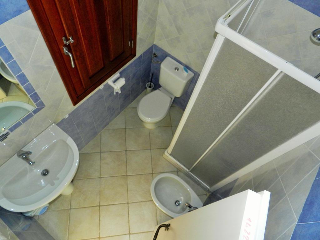 Bed and Breakfast Chicchiritanos Monti Habitación foto